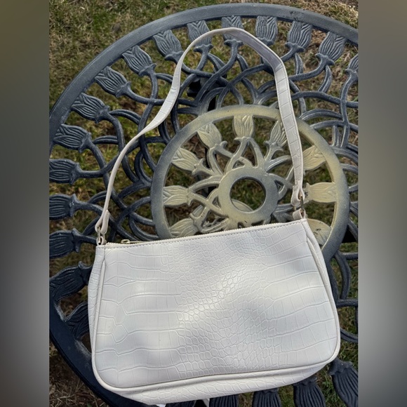 Small white leather purse - Picture 1 of 6